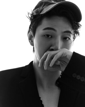 Kim Ji-soo Instagram - In some ways, the hard thing in our lives its only few days out of a few decades