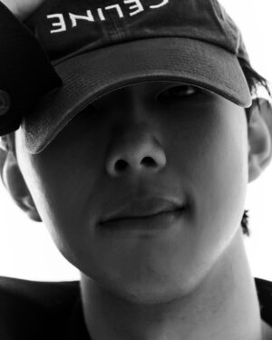 Kim Ji-soo Instagram - In some ways, the hard thing in our lives its only few days out of a few decades