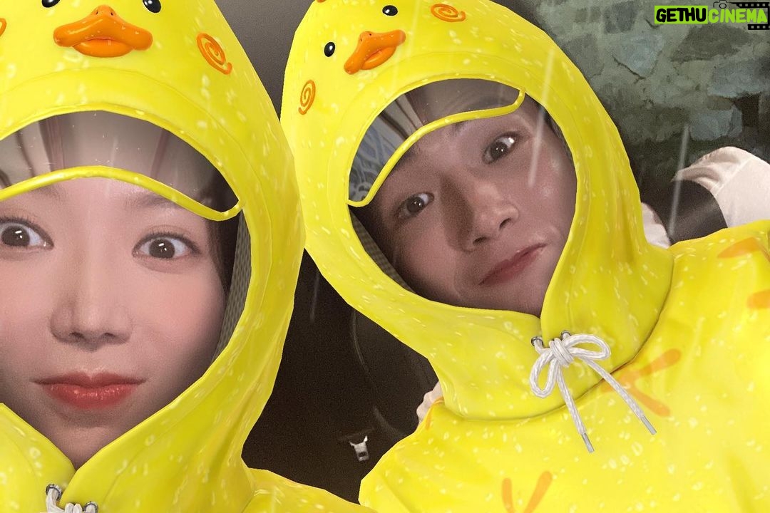 Kim Ji-soo Instagram - 그 동안 내가 가장 예뻤을 때 봐주셔서 진심으로 감사합니다! 저에겐 참 의미 있는 작품이에요. 환이를 애정했어서 환이를 보내기 씁쓸하네요.. 환이가 행복하기를..!! 아직은 아쉬운게 더 많지만 더 좋은 연기로 좋은 작품에서 나타나겠습니다! 감사합니다!!