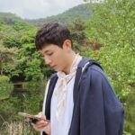 Kim Ji-soo Instagram - 그 동안 내가 가장 예뻤을 때 봐주셔서 진심으로 감사합니다! 저에겐 참 의미 있는 작품이에요. 환이를 애정했어서 환이를 보내기 씁쓸하네요.. 환이가 행복하기를..!! 아직은 아쉬운게 더 많지만 더 좋은 연기로 좋은 작품에서 나타나겠습니다! 감사합니다!!