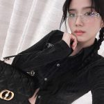 Kim Jisoo Instagram - Selfie time with my new @Dior 👧🏻