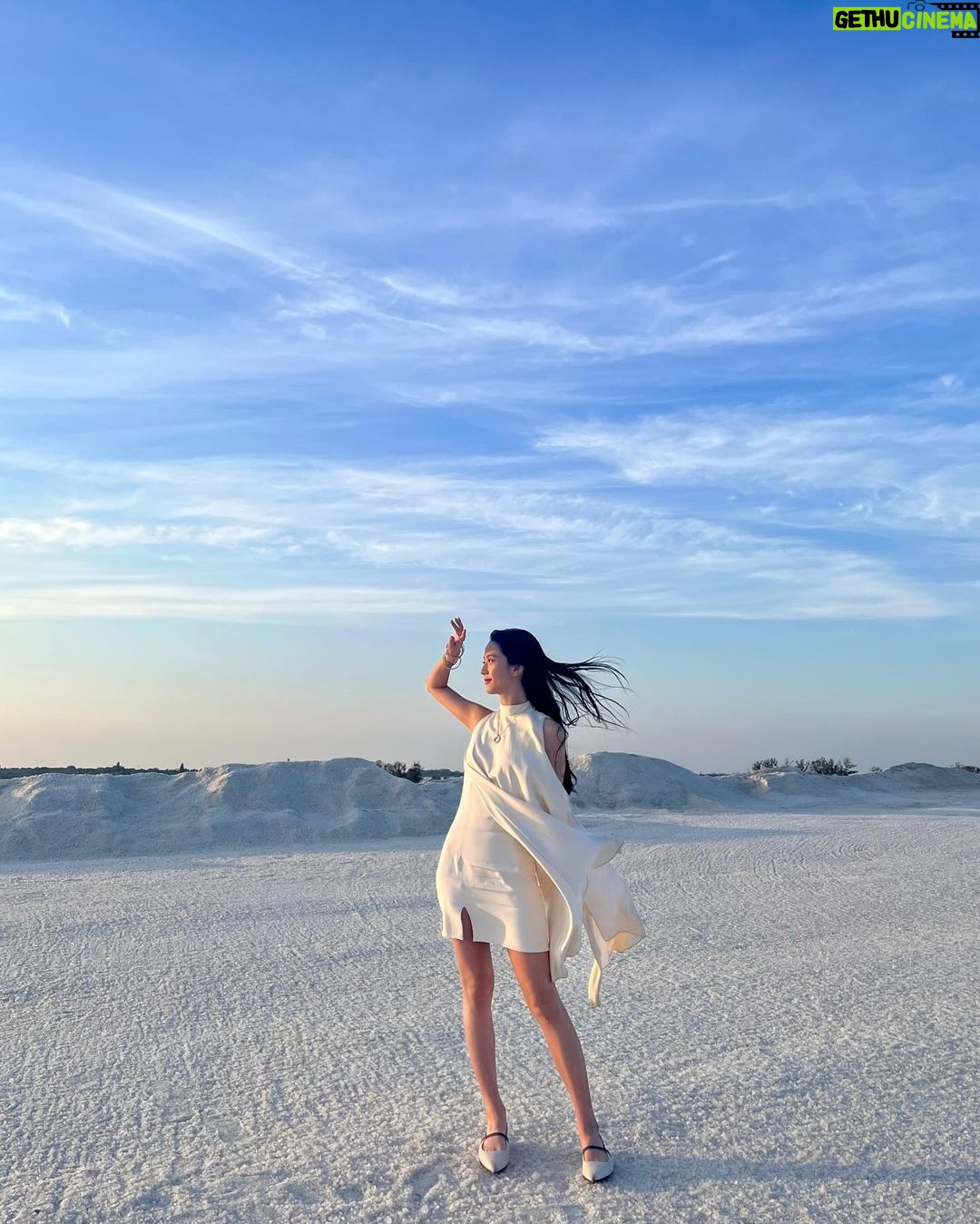Kim Jisoo Instagram - 아름다웠던 아를에서 @Cartier #CartierTrinity #Trinity100Celebration Arles, France