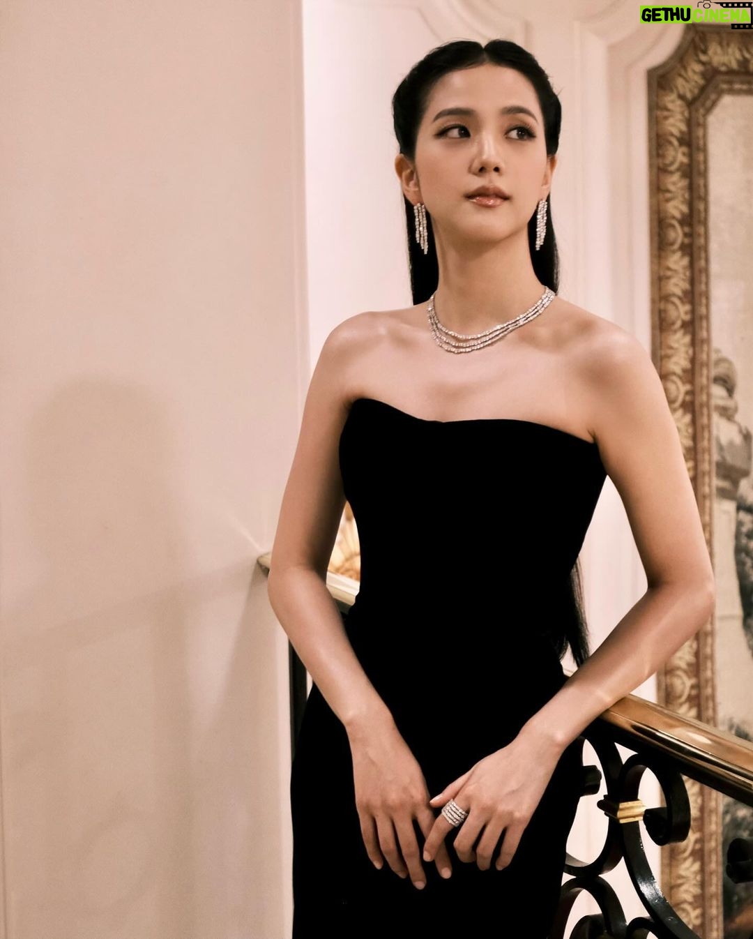 Kim Jisoo Instagram - Forever love with @cartier ♥️ #CartierTrinity #Trinity100Celebration Paris, France