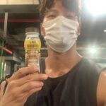 Kim Jong-kook Instagram - 요즘 운동하고 사진찍을 시간도 없어서 요놈을 인제 올립니다 ㅎ 새로나온 #칼로바이 #퍼팩트파워쉐이크 내가 모델이긴 하지만.. ㅎ 성분은 말할것도 없고 일단 맛있고 ㅎ (지난번꺼랑은 비교가 안돼요.. ㅋㅋ)일단 들고 나가면 심리적 안정감이..ㅎ 음식으로 단백질 못채울땐 딱 ㅎ 믿고 챙겨두세요~ 다들 건강 챙기시고요! ^^ Been crazy busy workin I forgot to upload this pic! #Perfectpowershake by #Calobye Ma personal favorite. Don’t take ma word for it, try it for urself. #BestOneSoFar #StayHealthy #ProteinShake #Workout #광고