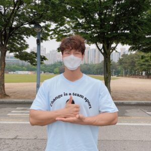 Kim Jong-kook Instagram - 어떤 말로도 이 감사함을 다 표현할수 없을것 같습니다.  감사함 늘 잊지 않겠습니다. 
#덕분에캠페인 #의료진덕분에 #힘내세요  #존경합니다 Words cant express ma gratitude. I never gonna forget it. #Respect #ThanksToYou