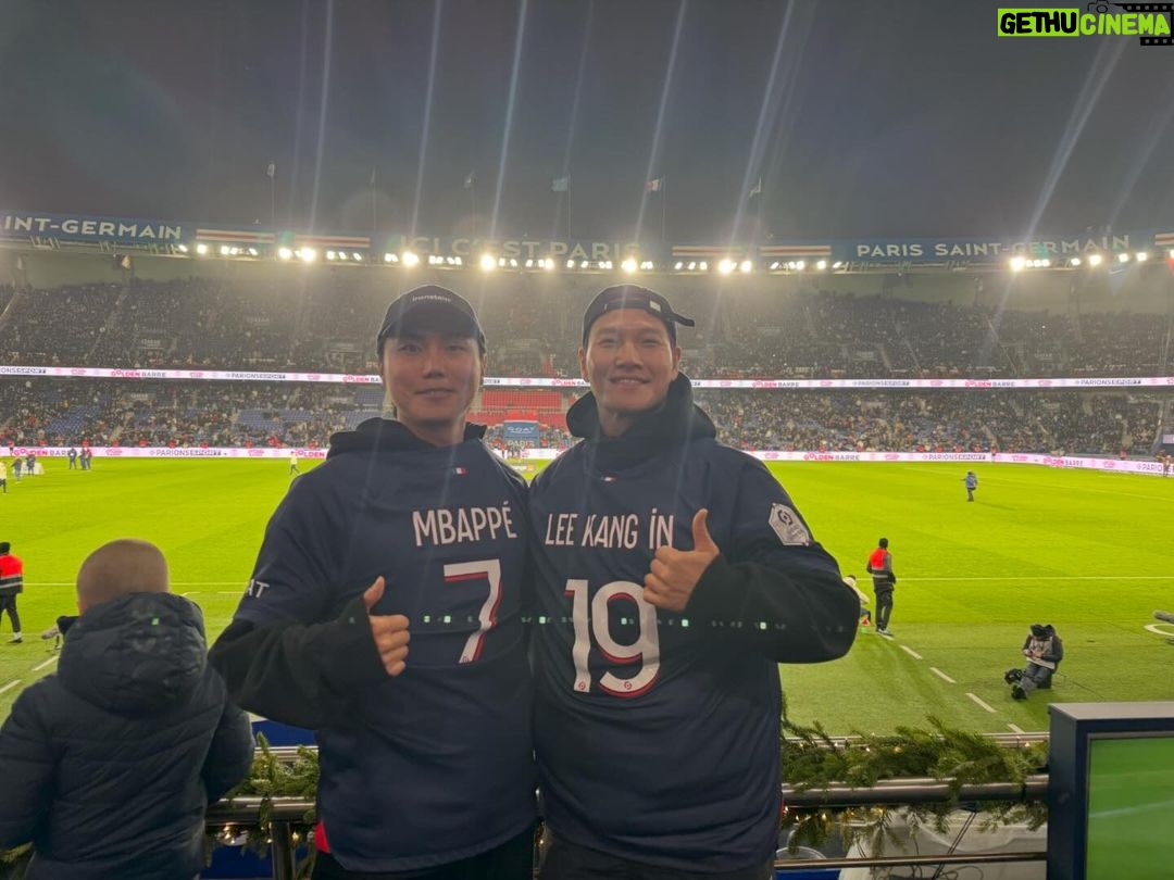 Kim Jong-kook Instagram - #파리 #PSG #감사합니다 #이강인선수 👍 #풀타임 #승리