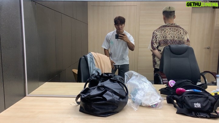 Kim Jong-kook Instagram - #리와인드 #대기실 #하온 #세찬 #Rewind #GreenRoom