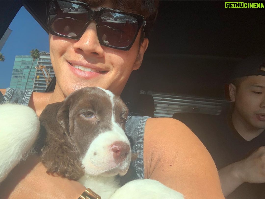 Kim Jong-kook Instagram - Yey!!! We r finally in LA!! #ImHappy #UDontLookHappy #WhatsWrongWidU #Sleepy #LegDay #LA #MaFavs