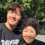Kim Jong-kook Instagram - 어머니~~ 낳아주셔서 감사합니다~~ 항상 잊지않고 열심히 소중히 여기고 살게요~! #생일은어머니께 #낳으시느라고생하셨어요 #아부지가르침 #어릴때생일파티한다고욕먹음 #고생은느그어무니가했는데 #은근멋졌음 #근데고생은아부지가다시킴 #내가증인 #ㅋㅋㅋ Thank u mom~ I wont let u down~ #ThanksToMom #BirthdayIsAnotherMomsDay #DadTaughtMeThat #DadAlmostKickedMaAxxWhenIhadBdayParty #ThatsWhyIDontHaveBdayPartyAnymore #Lol