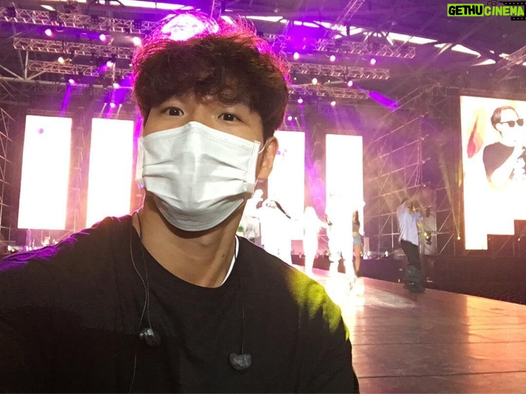 Kim Jong-kook Instagram - I have a cold but #TheCold can’t stop me from #Singing for ma #RMFans !! #Taiwan #RMTour #RunningMan #Concert