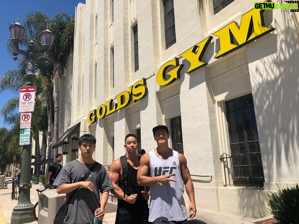 Kim Jong-kook Instagram - #HappyBackDay ! #WorkOut #GoldGym #LA #NiceWeather #NicePeople #NiceFoods #KeepGrindin #PeopleKeepAskinMe #youaUFCfighter #shouldnotwearthis #Lol 집 갈때까지 쭉~ ㅋㅋㅋ #운동 #골드짐 #엘레이 #날씨죽이고 #사람들좋고 #먹는거좋고 #이거다 #행복이따로있나 #감사하며살자 #근데 #너무물어본다 #UFC파이터냐고 #운동할때이거입지말아야지 #ㅋㅋㅋ