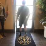 Kim Jong-kook Instagram – I heard a whisper to follow the light.. and here i stand “Knockin on heavens door”…. Lol #BobDylan #GoldGym #MaHeaven #WorkOut #LegDay #MaFavDay #LA #Vacay 난 이 밝은 빛을 따라왔을 뿐이고… ㅋㅋㅋㅋ #천국의문 #골드짐 #엘레이 #전지훈련 #휴가 #렉데이 #다리운동 #젤행복한날 #운동