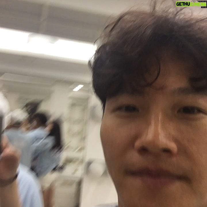 Kim Jong-kook Instagram - Don’t make a #Bet Lol #LoserGetsSlapped #BreakTime #Leekwangsoo #Yangsechan #MiniPingPong #RunningMan #DontMisunderstand #JustForFun 내기.. 하지마라... ㅋㅋㅋㅋㅋㅋ #런닝맨촬영 #쉬는시간 #미니탁구 #이광수 #양세찬 #뺨맞기 #웃자고했는데 #너무쌔게 #ㅋㅋㅋ