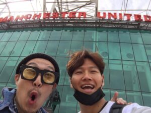 Kim Jong-kook Instagram - Finally! #Oldtraford #ManchesterUnited #HaHa #BigPicture #England #MaFirstVisit #MU #Arsenal #BigMatch #PremierLeague #JisungPark #HeungminSon #Evra #AllOfMaFriendsInEnglandInLondon #Lol 드디어 ㅋ #멘체스터 #멘체스터유나이티드 #프리미어리그 #빅픽쳐 #하하 #영국 #첫방문 #날씨 #듣던데로 #춥고흐리고 #지성이도 #흥민이도 #에브라도 #전부다런던에 #ㅋㅋㅋ
