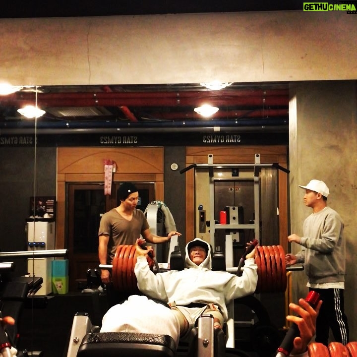 Kim Jong-kook Instagram - #Legday is better than #Birthday !!! Lol #BirthdayParty #GiftForMaself #Descending #ThankUMomForGivingMeLife #NThisHealthyBody 생일파티 #렉데이 #막셋은언제나드롭셋 #선물 #어머니낳아주셔서감사합니다 #고생하셨어요 #빨리장가갈게요 #ㅋㅋㅋ