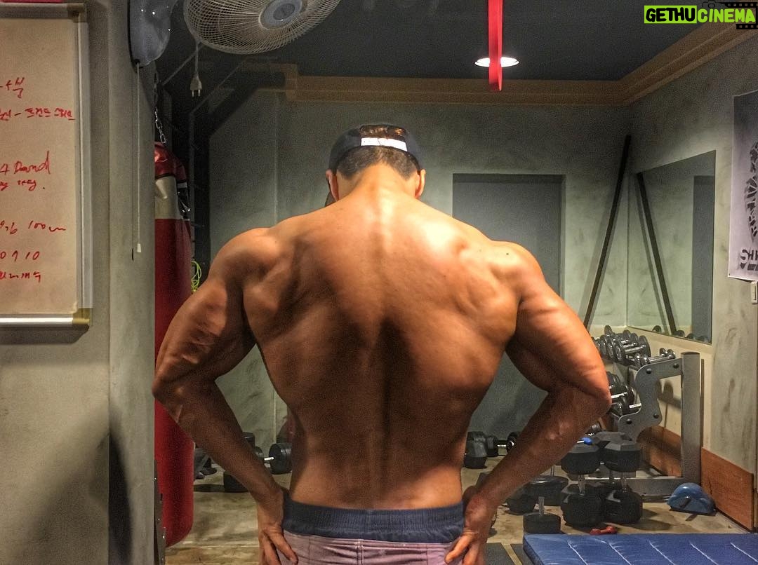 Kim Jong-kook Instagram - #ChestDay #BackShot Lol #ForLasVegasConcert #Cosmopolitan #Nov19th #RMBrosConcert #IWillShowUWhateverUWant #DontMissIt #Kimjongkook #HaHa #Turbo #Skull #SpecialGuest #가슴운동한날기념 #등샷 ㅋㅋㅋ #라스베가스콘서트를위해 #코스모폴리탄 #11월19일 #런닝맨브로스콘서트 #김종국 #하하 #터보 #스컬 #깜짝게스트 #다보여준다 #놓치지마시길