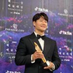 Kim Jong-kook Instagram – #백상예술대상 #남자예능상 을 받았습니다.
정말 준비를 안해서 감사 인사를 다 전하지 못했습니다 
함께 일하는 수많은 동료분들 그리고 팬분들 모두 너무나 감사드립니다.
I got an award tonight!  I just wanna say thank u all . I couldnt have done it without ma people n fans .  I’ll keep that in ma mind.