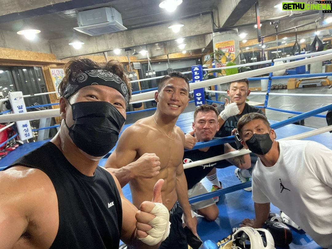 Kim Jong-kook Instagram - #윤창민 선수 다음주 10/22 말레이시아에서 #onechampionship 경기 있습니다! 응원해주세요! #나때문에오버트레이닝 #미안해 #화이팅 #MMA #UFC #Boxing #알로하복싱 #AlohaBoxing