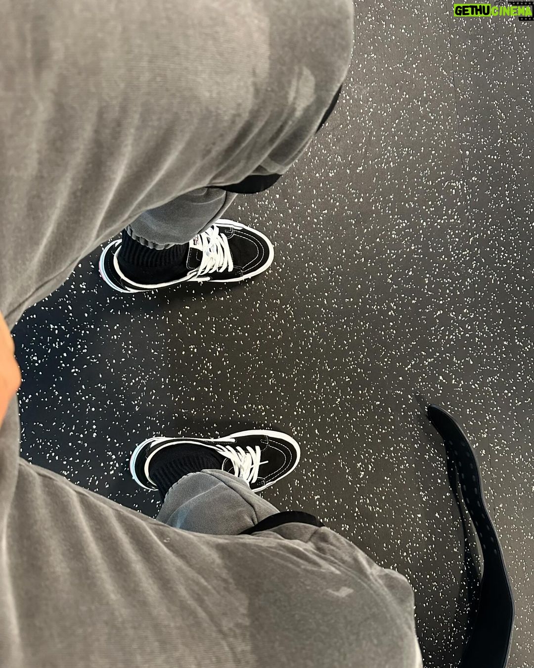 Kim Jong-kook Instagram - #행복한 #하체 #HappyLegday #Legday #봄이왔나봐