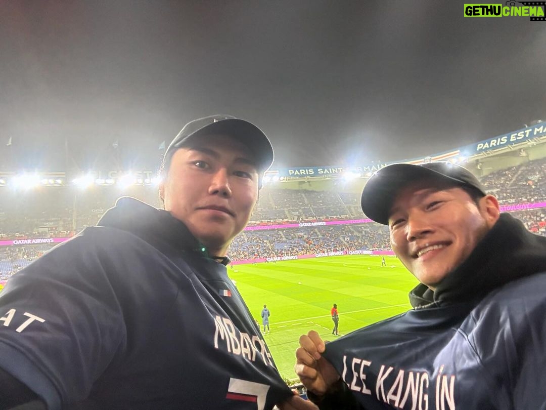 Kim Jong-kook Instagram - #파리 #PSG #직관 #관광객