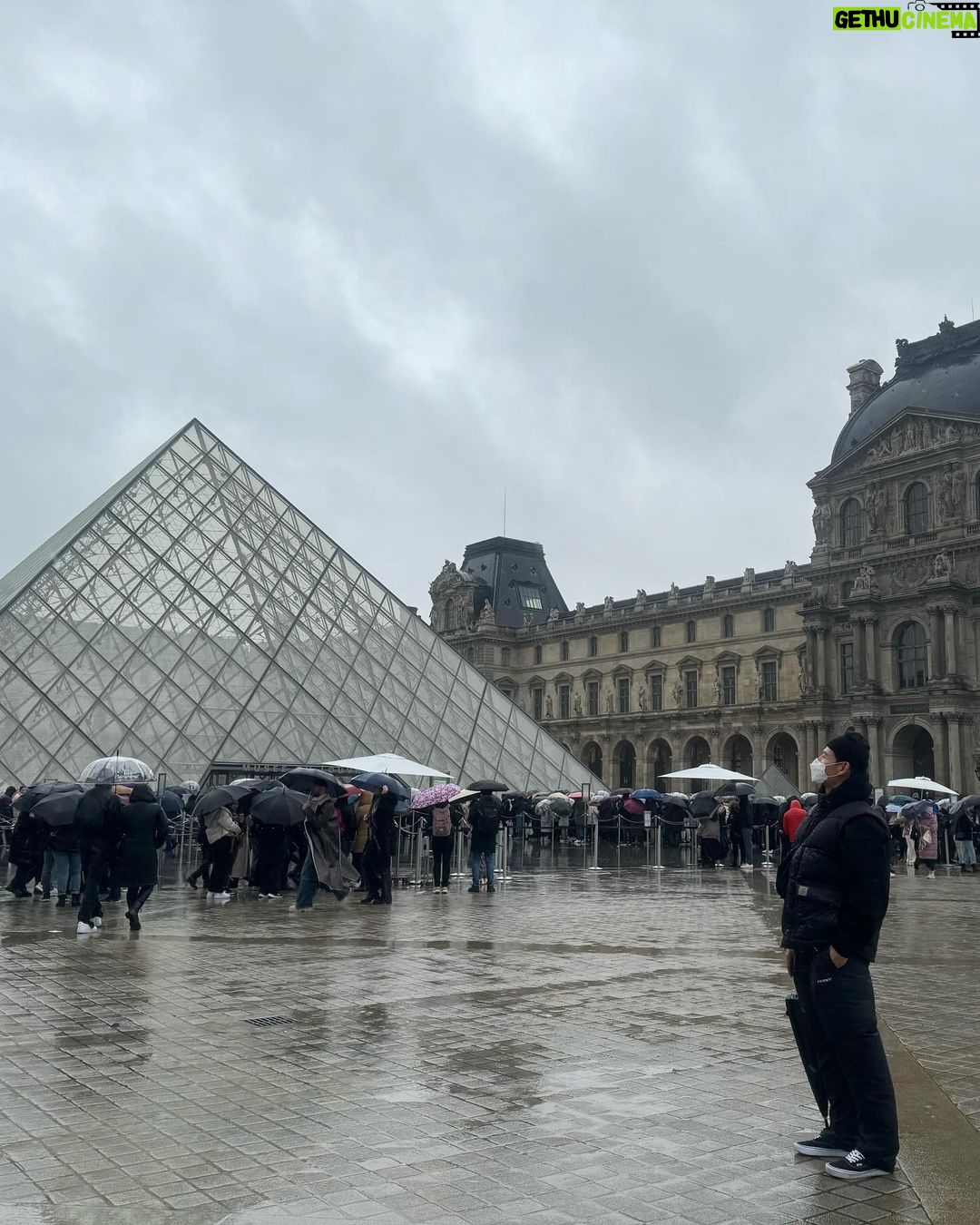 Kim Jong-kook Instagram - #Paris #tourist #Ironstein #파리 #관광객 #아이언슈타인