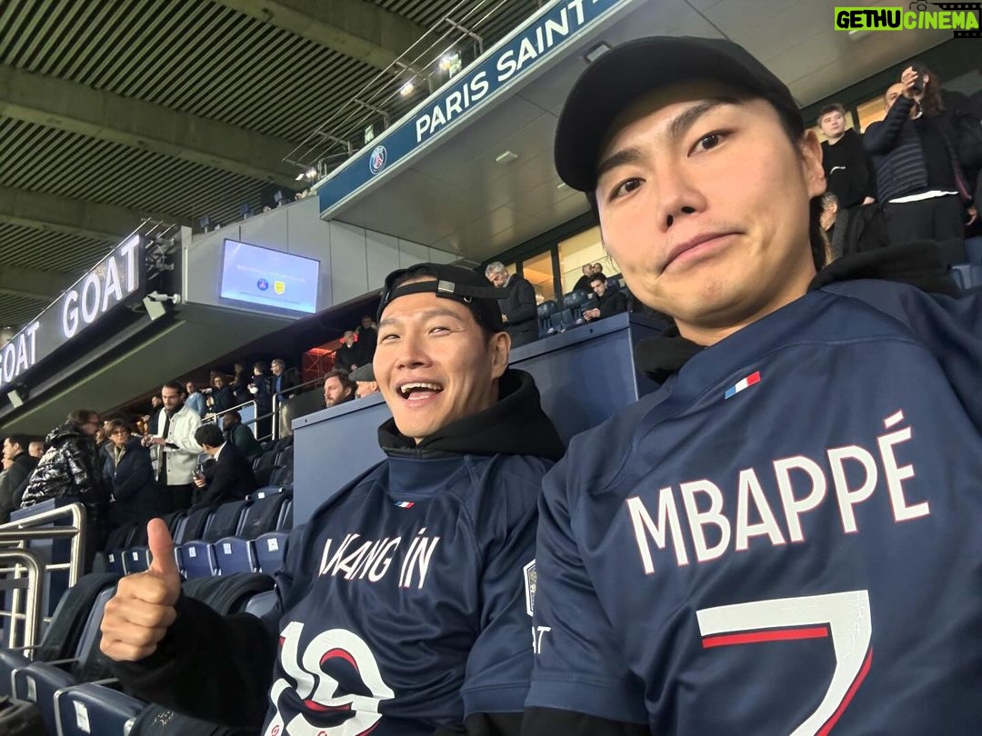 Kim Jong-kook Instagram - #파리 #PSG #직관 #관광객