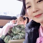 Kim Joo-ryoung Instagram - 딸과 함께 일터로 고고~~^^ 🌸