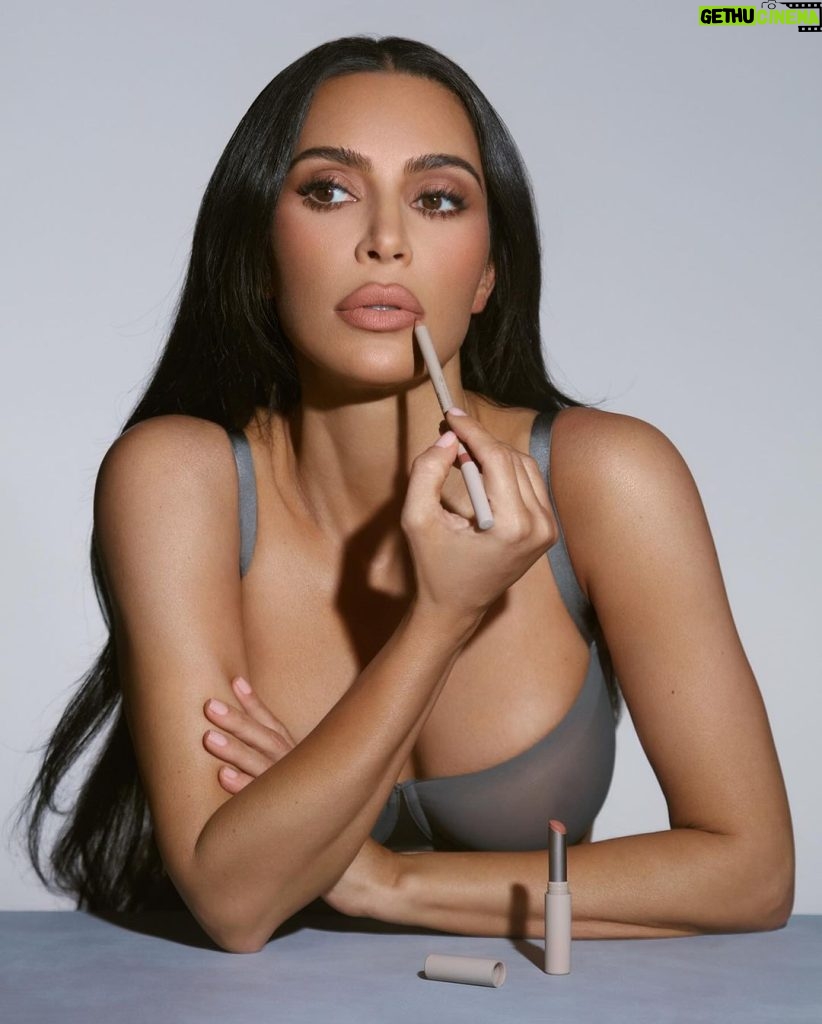 Kim Kardashian Instagram - SKKN BY KIM MAKEUP, where skin-loving formulas meet high-performance glam. I’ve recently been taking a skin-first approach towards my beauty routine. In developing @SKKN BY KIM Makeup, my goal was not only to create universally-flattering cosmetic essentials, but also to ensure that our products are clean, hydrating, and help improve the look and feel of skin with every wear. Meet your new makeup bag must-haves, inspired by my iconic smoky eye and nude lip: 💄 Soft Matte Lip Color: 10 full-coverage velvety matte lipsticks 💋 Lip Liner: 15 long-wear matte lip pencils 🩶 Classic Mattes Eyeshadow Palette: 12 universally flattering, warm and cool nude shadows in silky matte finishes Launching on January 26th at 9AM PST. Join the waitlist at SKKNBYKIM.com