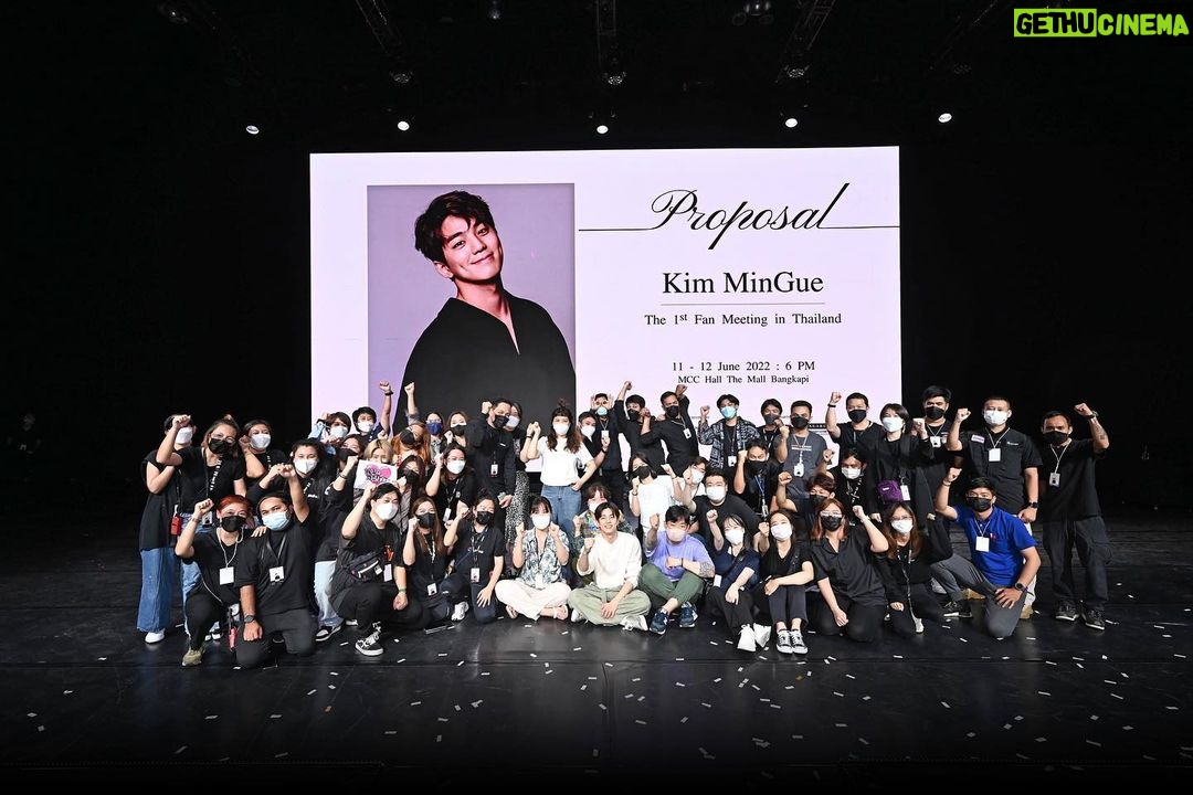 Kim Min-gue Instagram - 안녕하세요 배우 김민규입니다. 이번에 태국 팬미팅을 다녀왔는데요, 다시 한번 팬분들의 소중한 마음과 감사한 마음을 알아가는 너무나도 행복한 시간이었습니다. 항상 그렇지만 팬분들을 만나는 자리는 긴장이 되고 설레는데요, 짧다면 짧은 시간이지만 팬분들의 마음을 잘 느끼고 왔습니다. 여러분들이 해주신 이벤트는 정말 최고였어요... 제가 좋아서 시작한 일이며 제가 좋아서 하고 있는 이 일이 여러분들께 큰 힘이 되고 좋은 영향을 끼친다는게 너무나도 신기하고 감사한 일인 것 같아요. 제가 여러분들께 이 감사한 마음을 보답하는 방법은 아무리 생각해도 연기밖에 없는 것 같아요. 앞으로도 큰 힘이 될 수 있도록 열심히 연기하며 좋은 작품들로 여러분들께 보답하도록 하겠습니다. 아 그리고! 저도 여러분들 덕분에 너무나도 큰 힘 얻어갑니다! 감사하고 사랑합니다. สวัสดีครับ นักแสดง คิมมินกยูครับ ครั้งนี้ผมได้ไปแฟนมีทติ้งที่ไทยมาครับ เป็นช่วงเวลาที่มีความสุขมากอีกครั้ง ที่ได้รับรู้ถึงความรักอันมีค่าและความรู้สึกขอบคุณของแฟนๆทุกคนมากครับ ถึงจะเป็นเช่นนั้นเสมอมา แต่การได้เจอกับแฟนๆ ผมก็ยังประหม่าและตื่นเต้นอยู่ตลอด และถึงแม้ว่าจะเป็นช่วงเวลาสั้นๆ แต่ผมก็สัมผัสได้ถึงหัวใจของแฟนๆครับ และเซอร์ไพรส์ที่ทุกคนทำให้ผม มันสุดยอดจริงๆครับ... ผมเริ่มต้นทำงานเพราะผมชอบ และก็ทำมันอยู่เพราะผมชอบเอง แต่ทุกคนกลับบอกว่ามันมอบพลังที่ยิ่งใหญ่ให้ และช่วยส่งผลที่ดีกับทุกคน นับว่าเป็นเรื่องที่มหัศจรรย์ และรู้สึกขอบคุณมากเลยครับ และสิ่งที่จะตอบแทนความรู้สึกของทุกคนได้ ไม่ว่าจะคิดอย่างไร ก็น่าจะมีแค่การแสดงครับ เพื่อที่จะมอบพลังให้กับแฟนๆ ในอนาคตผมก็จะตั้งใจทำการแสดง และตอบแทนทุกคนด้วยผลที่ดีนะครับ อ่อ อีกอย่าง!! ผมเองก็ได้รับพลังมากมายเพราะทุกคนเหมือนกันนะครับ! ขอบคุณและรักนะครับ นักแสดง คิมมินกยู Hello this is actor Kim Mingue. I am back from my Thailand fan meeting and from the bottom of my heart I wanted to thank my fans for the wonderful time I had. As always, meeting my fans is always exciting and nervous, and I am thankful to say that this fan meeting has been so precious and has brought me a lot of happiness and good memories. The event you guys had for me was the best… I am honored that I have been a big influence and inspiration for some people by doing what I love doing. I will repay my gratitude by doing my best as an actor. Thank you! Love, actor Kim Mingue