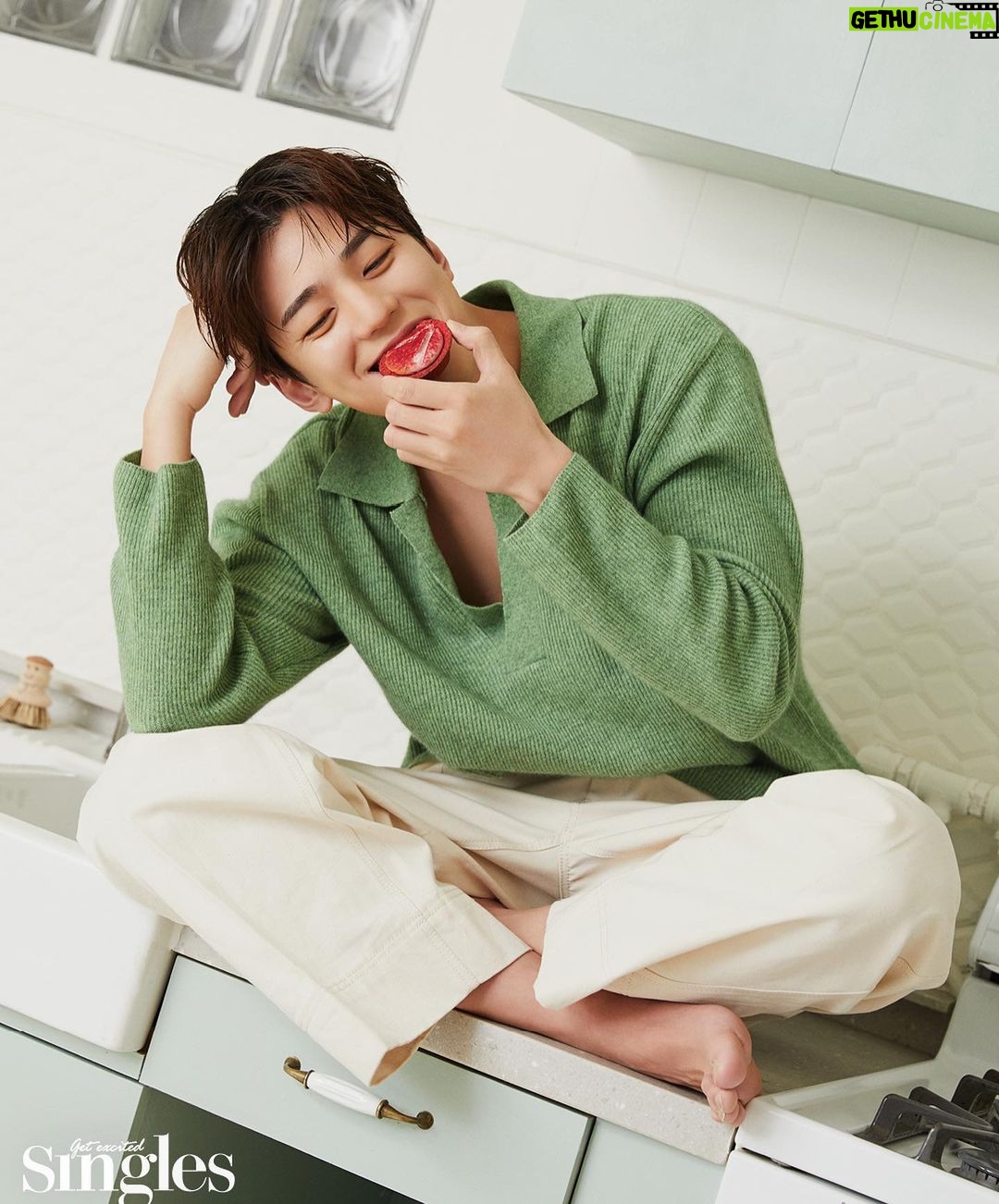 Kim Min-gue Instagram - 나를 잊지마😁 @age20s_official @singlesmagazine