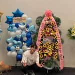 Kim Min-gue Instagram - 여러분, 안녕하세요. 배우 김민규입니다. 다들 잘 지내고 계신가요? 저는 여러분들 덕분에 즐거운 팬미팅을 마치고 무사히 귀국했습니다 이번에 진행되었던 첫 일본 팬미팅을 보러 와주신 분들, 마음으로 함께 응원해주신 모든 분들께 너무 너무 감사했습니다! 팬분들께 좋은 추억을 만들어드리고 싶었는데, 오히려 제가 더 좋은 추억을 만들어간 자리였던 것 같아요. 정말 감사합니다! 이 감사한 마음을 다 보답하기에는 부족하겠지만, 제가 지금 있는 이 자리에서 더 좋은 연기로 보답할 수 있도록 앞으로 더욱 노력하겠습니다. 모두 건강하시길 바라며, 항상 감사하고 사랑합니다. ——————————————————————————— 皆さん、こんにちは。 俳優のキム·ミンギュです。 皆さん、お元気ですか？ 僕は皆さんのおかげで楽しいファンミーティングを終えて無事帰国しました。 今回行われた初の日本ファンミーティングを見に来てくださった方々、心から応援してくださったすべての方々にとても感謝しています。 ファンの方々にいい思い出を作ってあげたかったんですが、むしろ僕のほうがもっといい思い出を作ったファンミーティングだったと思います。 本当にありがとうございます！ この感謝の気持ちに応えるには僕が今いるこの場でもっと良い演技をお見せすることだと思いますので、今後さらに努力します。 みんなこれからも元気でいてください。 いつも感謝しています。 愛しています。 ————————————————————————— Hello everyone. This is actor Kim Mingue. Are you all doing well? I have returned safely after my fan meeting thanks to all of you. I want to thank everyone who came to my first Japan fan meeting and also everyone who have supported me! I wanted to make good memories for my fans but I feel that I made better memories myself. Thank you so much! I am so grateful I will not be able to thank you enough, but I will try to repay my gratitude through acting. I wish you all to stay healthy, thank you and love you always.