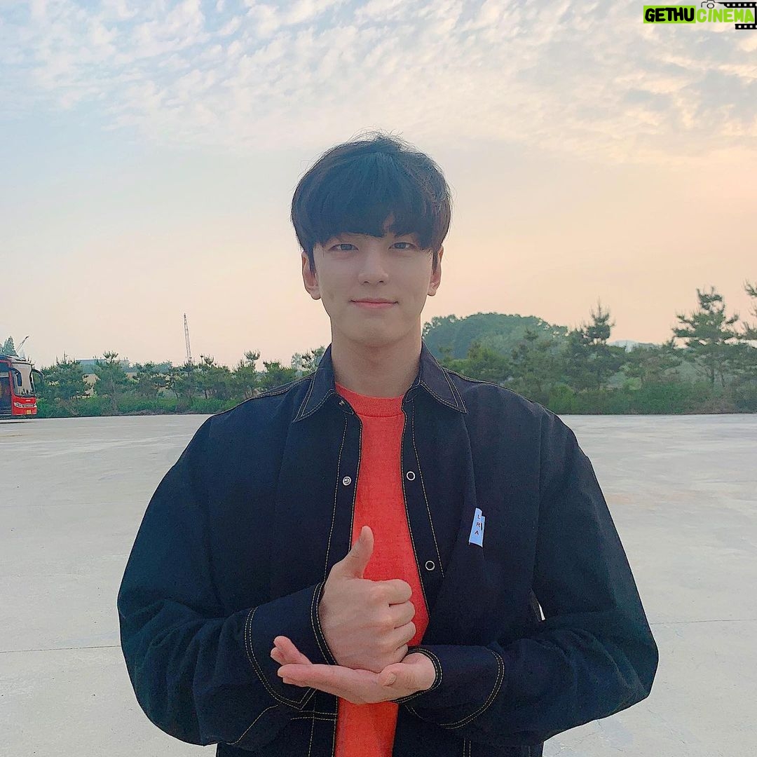 Kim Min-gue Instagram - 의료진여러분 감사합니다😊 도상우배우님 @sang_____w 김범진배우님 @bbums8862 함께해주세요! #덕분에챌린지 #덕분에캠페인
