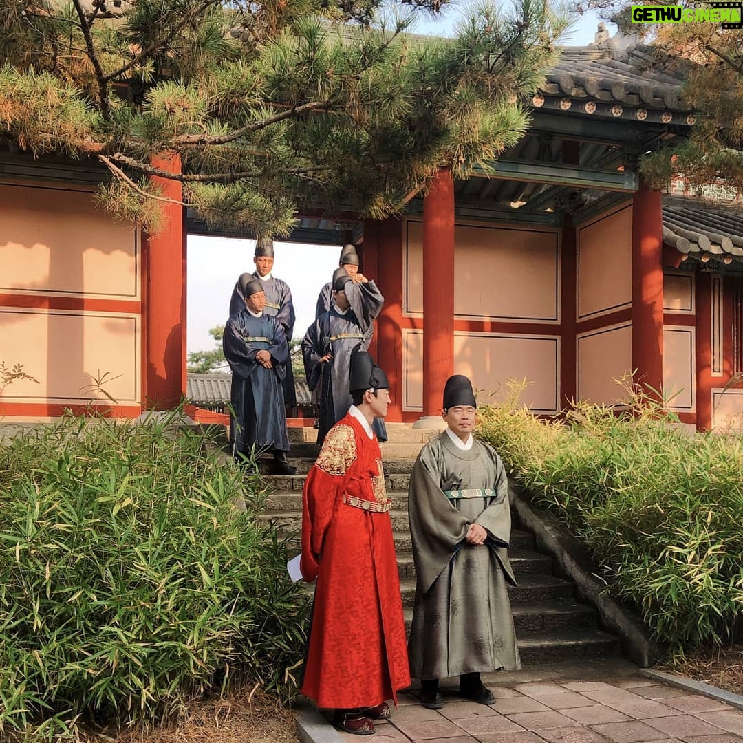 Kim Min-gue Instagram - 다들 본방사수 준비중이시죠?! 은보 구하러가자😠 #간택 #이경 #황내관 #본방사수📺