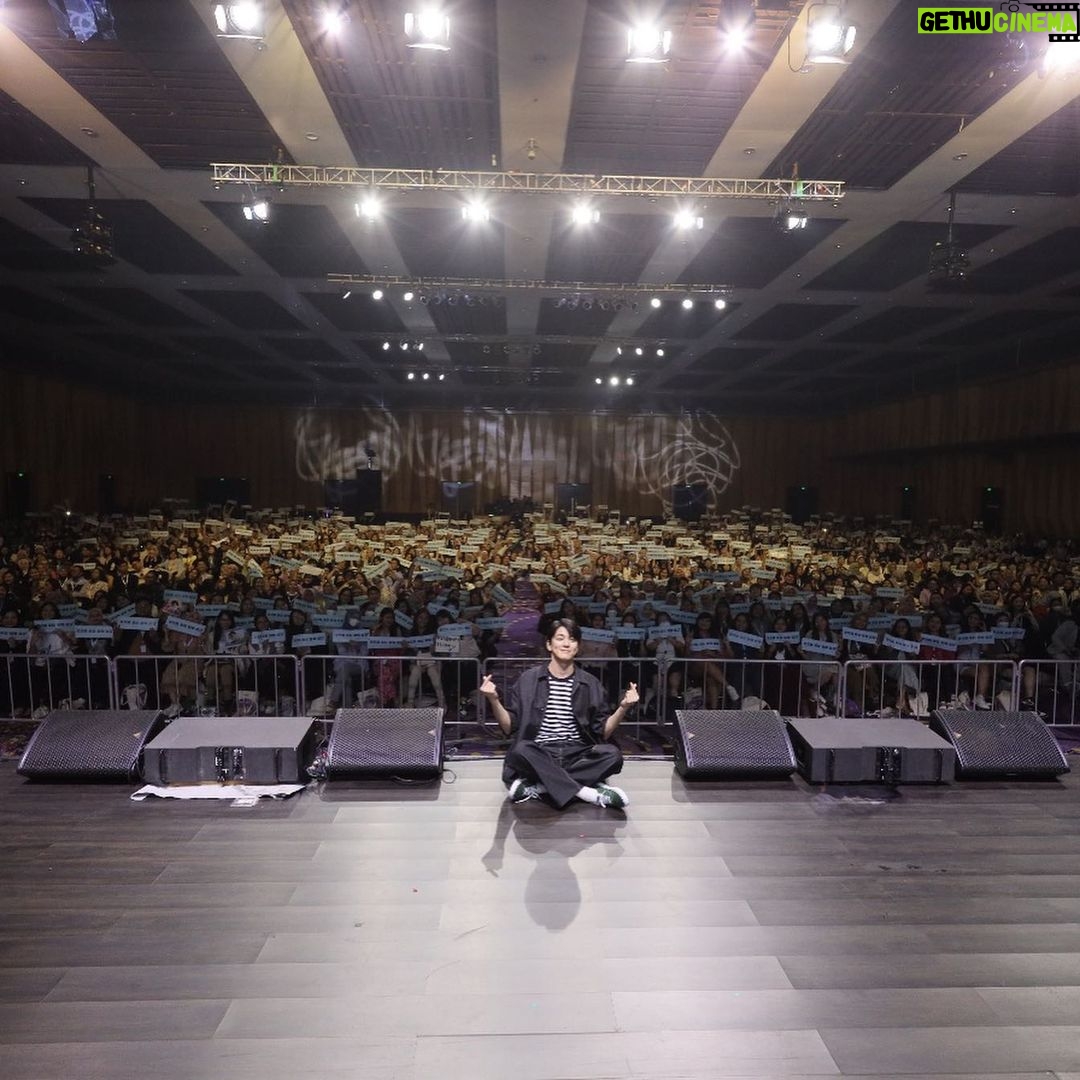 Kim Min-gue Instagram - 안녕하세요 반갑습니다 배우 김민규입니다. 이번에 인도네시아 팬미팅을 다녀왔습니다! 정말 많은 팬분들을 만나서 많은 응원과 사랑을 받고 또 다양한 것들을 경험하며 즐거운 시간을 보내고 왔습니다. 항상 제가 말하는거지만 여러분에게 좋은 추억을 만들어드리고 소통을 하려구 하면 항상 제가 더 많은 추억과 힘을 얻어가는거같습니다. 이렇게 멀리서도 응원하고 사랑해주셔서 너무나 감사합니다. 매번 드리는 이야기지만 저도 여러분의 응원과 사랑에 힘입어 다양한 작품과 캐릭터로 보답드릴 수 있도록 노력하겠습니다. 그럼 다시 만날 수 있는 날을 기다리고 있겠습니다. 사랑합니다. - Halo, saya aktor Kim Mingue. Saya telah pergi ke fan meeting di Indonesia kali ini! Saya telah bertemu banyak fans, menerima banyak dukungan dan cinta, dan bersenang-senang mengalami berbagai hal di Indonesia. Seperti yang saya selalu katakan, ketika saya mencoba memberi kenangan indah untuk fans dan berkomunikasi dengan fans, saya selalu mendapatkan lebih banyak kenangan dan kekuatan dari fans. Terima kasih banyak atas dukungan dan cinta meskipun jarak yang jauh. Saya akan melakukan yang terbaik untuk mengembalikan dukungan dan cinta dari Fans dengan berbagai karya dan karakter. Saya berharap dan akan menunggu hari yang dapat bertemu Fans di Indonesia lagi. Aku cinta kamu. - Hello, nice to meet you. I'm actor Kim Mingue. I've just got back from fan meeting in Indonesia! I've met so many fans and received a lot of support and love, and had a great time while experienced a lot of things. Like I always say, whenever I try to make good memories and communicate with you, I feel like I'm the one who gain more memories and strength. Like I always tell you that I have received lots of support and love, so I will try to repay everyone with various works and characters. I'll be waiting for the day we can meet again. I love you.