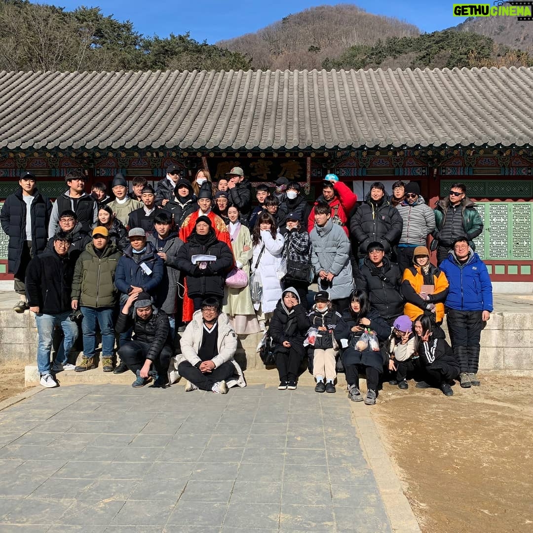 Kim Min-gue Instagram - 너무나도 좋은환경속 좋은분들과 좋은작품 좋은캐릭터를 연기할수있었던시간이 너무나도 행복했습니다. 너무나도 행복했기에 자연스럽게 작품에 재미있게 임했던것같습니다. 꿈같았던 시간이었고 잊지못한시간 잊지못할인연을 얻었습니다. 그동안 간택을 시청해주셔서 감사합니다😊