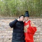 Kim Min-gue Instagram - 생일 축하해주신분들 감사합니다😁 같은 생일날 열촬한 재화두 생일축하합니다😁 Merry Christmas🎄 #간택 #이경 #은보 #재화 #송이 #황내관 #한모