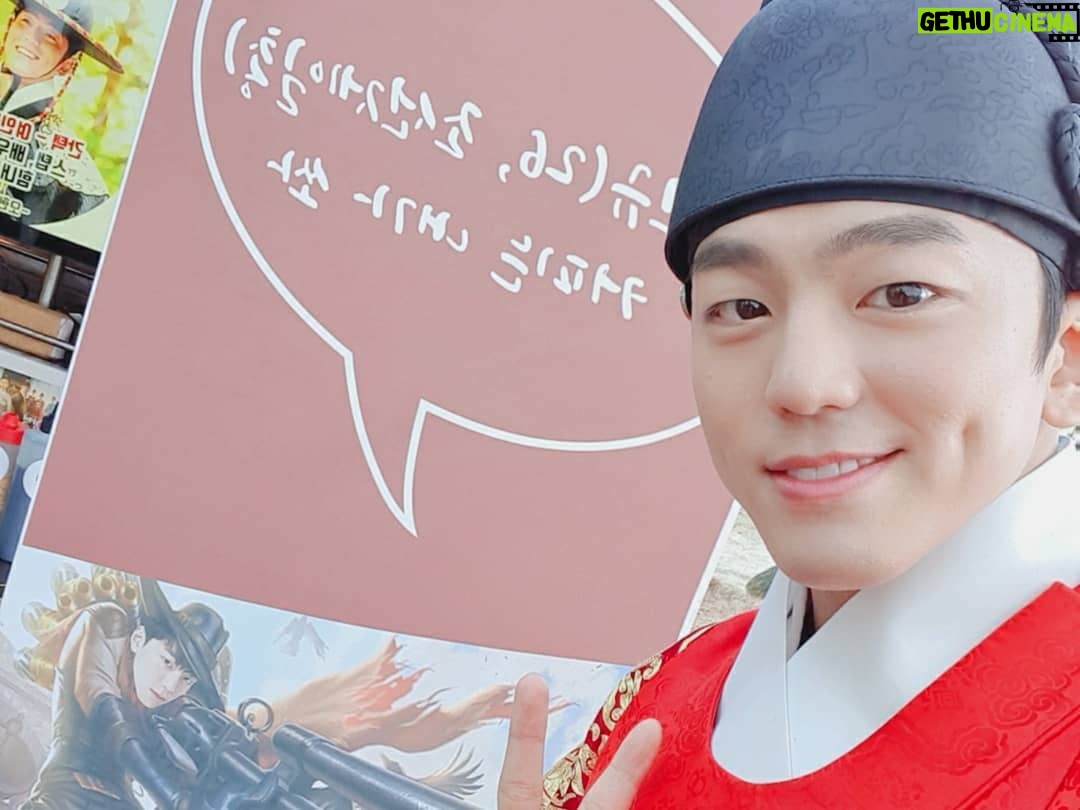 Kim Min-gue Instagram - 현민아 고맙구나😄 #간택 #본방사수📺 #이경