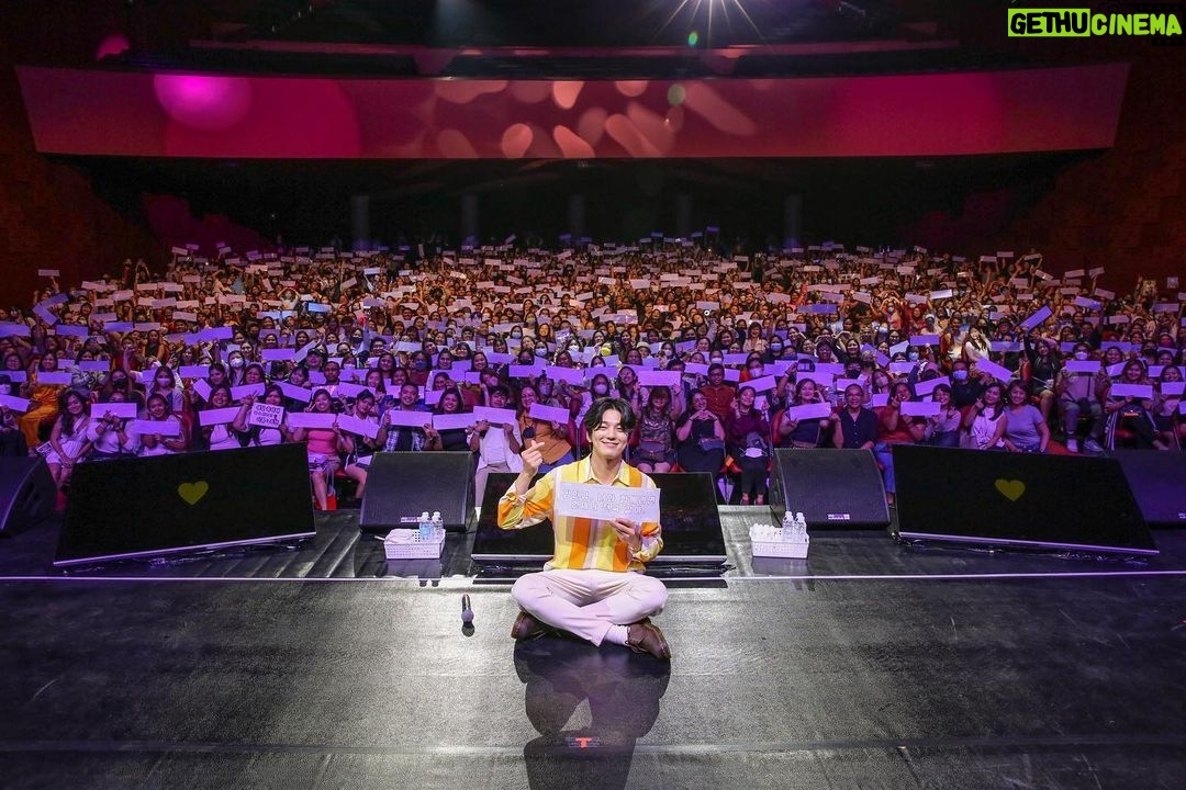 Kim Min-gue Instagram - 안녕하세요 배우 김민규입니다. 이번에 필리핀 팬미팅을 다녀왔는데요. 여러분들 덕분에 너무나 감사하고 행복한 시간이었습니다. 항상 느끼는거지만 여러분들이 항상 저를 응원해주시고 사랑해주셔서 제가 여러분들과 만날 수 있는 기회가 생기는거같아요. 저는 여러분들 덕분에 필리핀을 방문해 너무나 행복하고 좋은추억을 가지고 가네요.. 저도 여러분들의 사랑에 보답 할 수 있도록 다양한 작품들과 다양한 캐릭터로 여러분들께 재미와 행복을 드릴 수 있도록 노력하겠습니다. 사랑합니다! Hello everyone. I’m Kim Mingue. I just got back from the Philippine Fanmeeting, and I'm so thankful and happy because all of you guys. I always feel like this, but I think I could finally meet you guys because you have always been so supportive and loving me. I'm so happy to have visited the Philippines thanks to you guys, and I have great memories. I will do my best to repay your love with a variety of works and characters that will bring you fun and happiness. I love you!