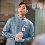 Kim Min-jae Instagram - 목 빠지게 기다렸지… 9시50분이면 만날수 있으려나 #낭만닥터김사부3