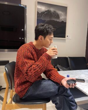 Kim Min-jae Instagram - 실시간 라운딩 인터뷰 ☕️