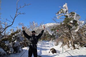 Kim Min-jae Instagram - Halla Mountain
제주도 중앙에 있는 화산. 남한에서 가장 높은 산으로 정상에는 칼데라 호인 백록담이 있다. 고도에 따라 다양한 식물이 자라며 경관이 수려하여 관광지로 유명하다.
A volcano located in the center of Jejudo Island; as the highest mountain in South Korea, it has a crater lake, Baengnokdam Lake on its top; it is home to a variety of vegetation growing at different elevations and recognized as a major tourist destination due to its beautiful natural scenery.