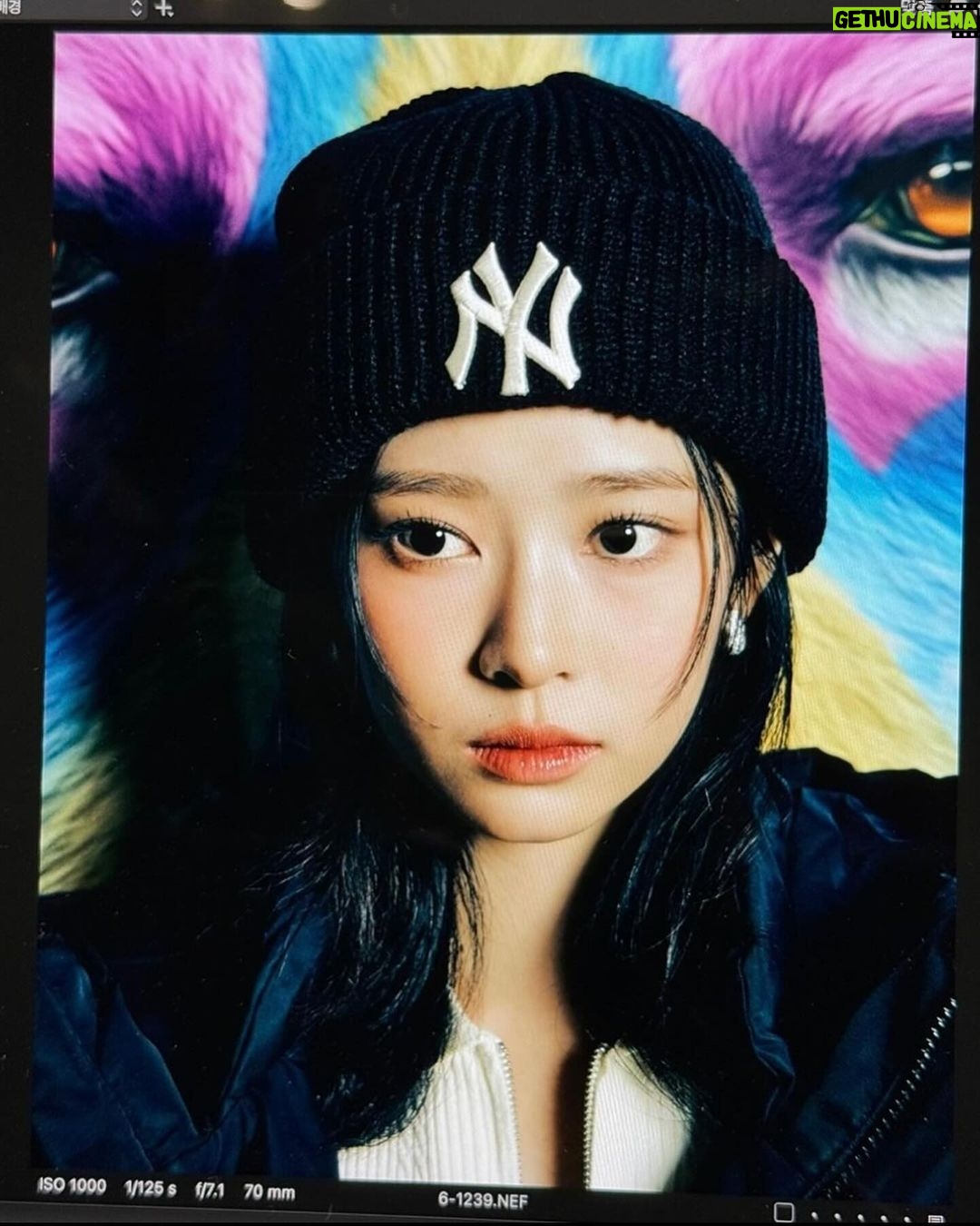 Kim Min-ju Instagram - 🩶🖤 @dazedkorea @mlbkorea #MLB사랑