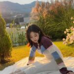 Kim Min-ju Instagram - 2024 시즌그리팅🤎