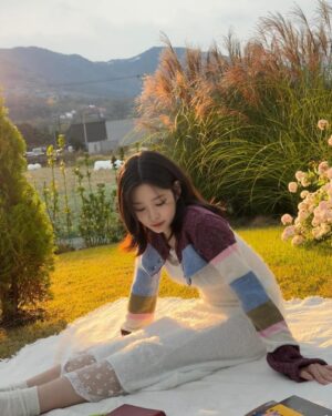 Kim Min-ju Instagram - 2024 시즌그리팅🤎