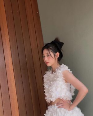Kim Min-ju Instagram - 2024 시즌그리팅🤎