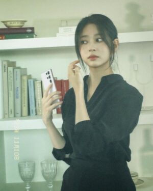 Kim Min-ju Instagram - 🙃