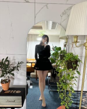 Kim Min-ju Instagram - 남은 연휴도 행복하세요☺️