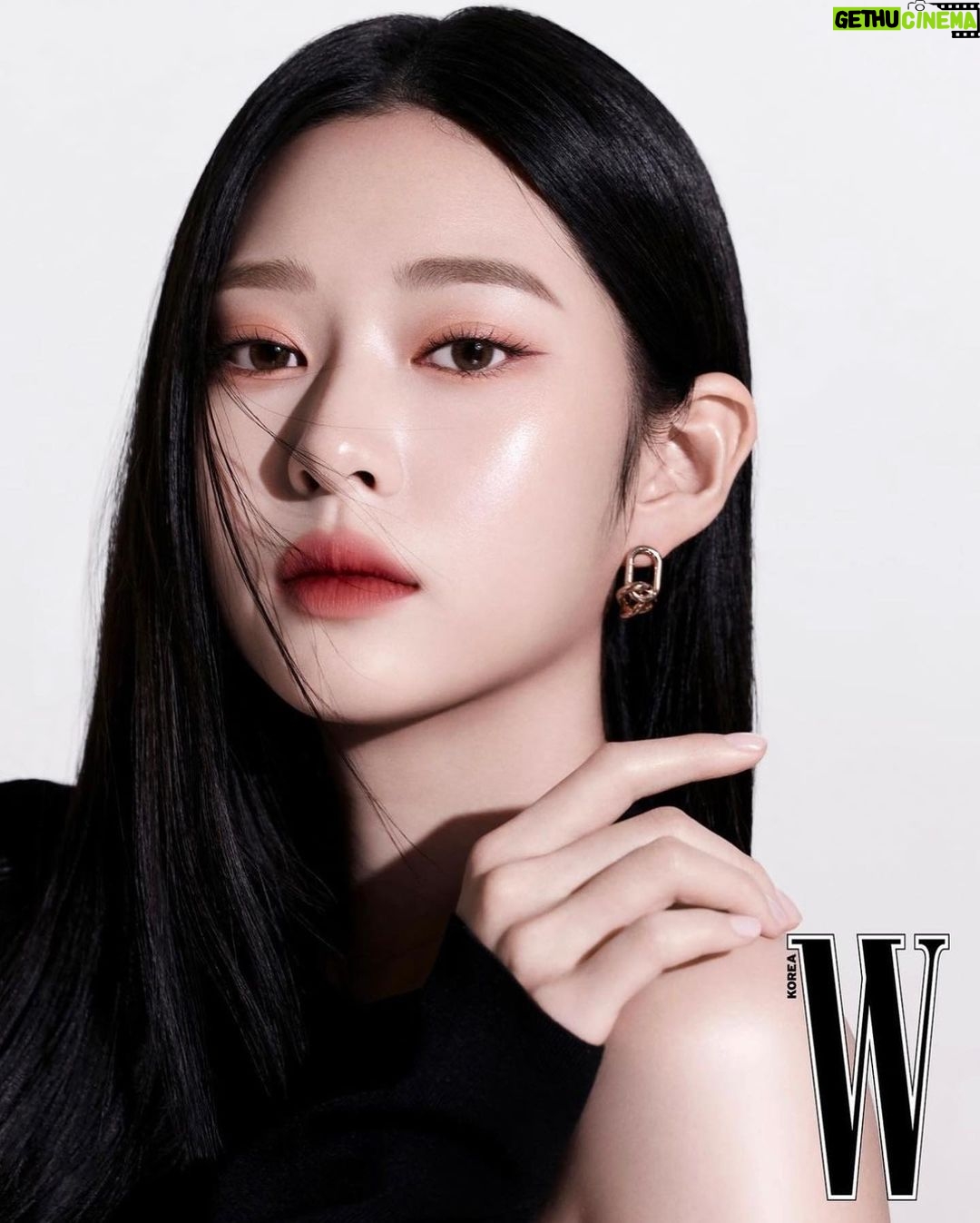 Kim Min-ju Instagram - @tomfordbeauty @wkorea