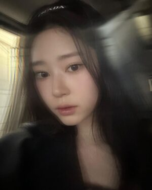 Kim Min-ju Instagram - 엉터리 셀카와 감사한 팬분들💞

(너무 늦었지만 생일 축하해 주신 모든 분들 진심으로 감사드려요🥹덕분에 행복한 생일과 연초 보냈어요❤️늘 감사하고 사랑합니다! 즐거운 행복한 주말 보내세요 여러분)