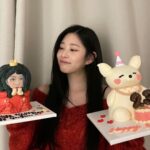 Kim Min-ju Instagram - 엉터리 셀카와 감사한 팬분들💞 (너무 늦었지만 생일 축하해 주신 모든 분들 진심으로 감사드려요🥹덕분에 행복한 생일과 연초 보냈어요❤️늘 감사하고 사랑합니다! 즐거운 행복한 주말 보내세요 여러분)
